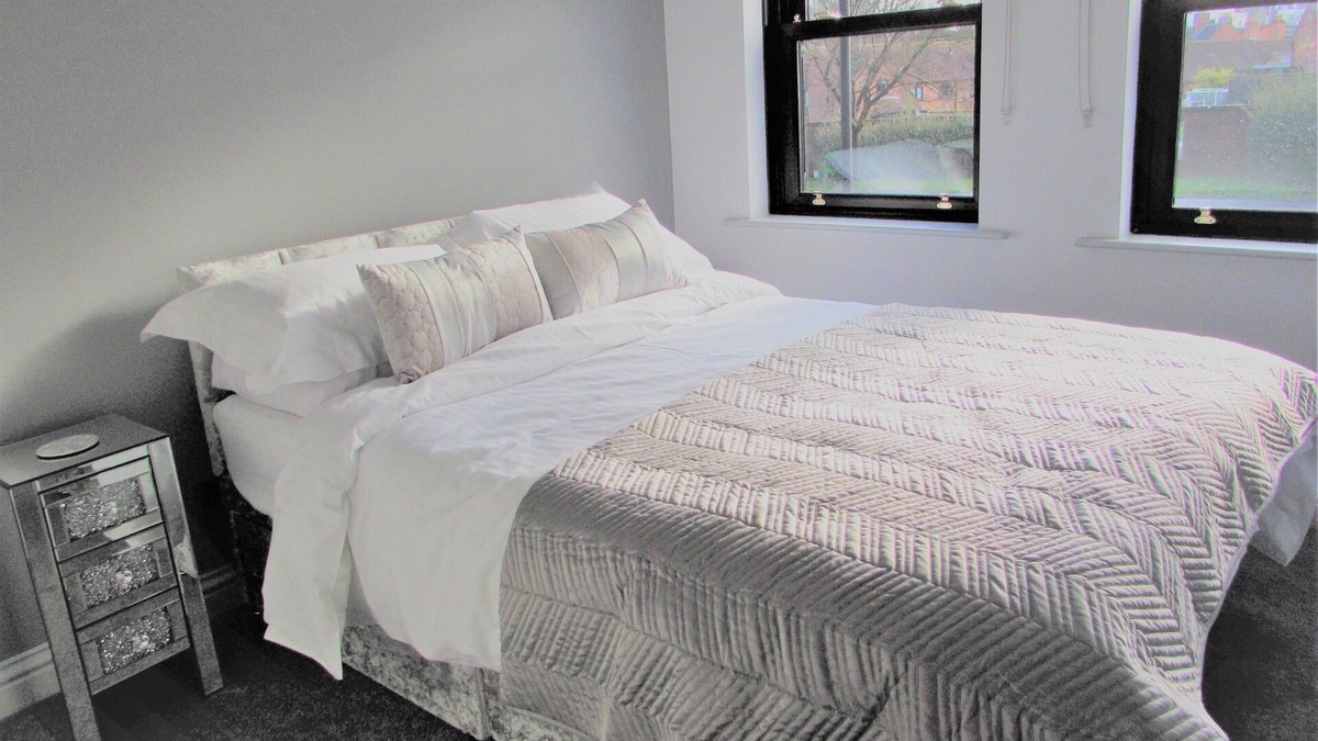 Worcester Apartment | Boutique Suites Worcester -Amber Suite