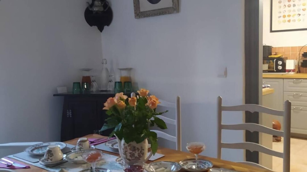 Quillan House | Boutique Townhouse with mountain views and river