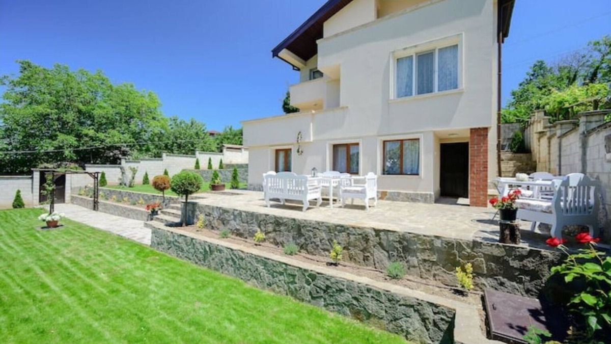 Varna Villa | Boutique Villa BayWatch, Sea & Forest View from 3 Terraces, 8min to the beach