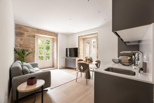 Casco Vello Apartment | Bow Monumental by Como en Casa