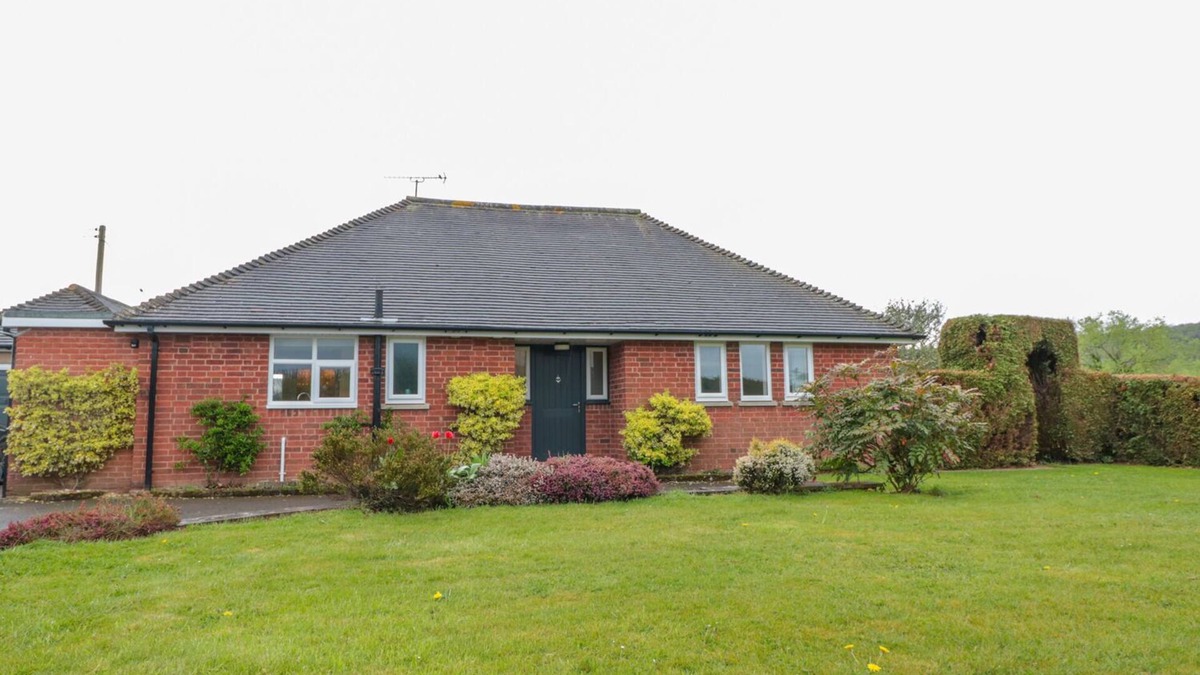 Westbrook Court Cottage | BOWER VIEW, pet friendly, character holiday cottage in Madley