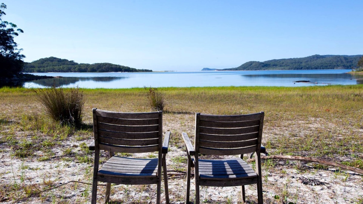 Smiths Lake House | Bowerbird House~Table Tennis~Huge Lawn~Pet friendly~2 Wood Fireplaces~NBN