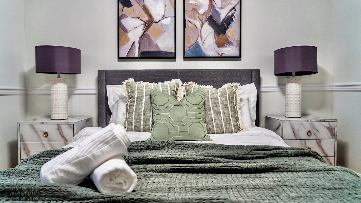 Varsity House | Bowmont Park Luxury Retreat w/AC