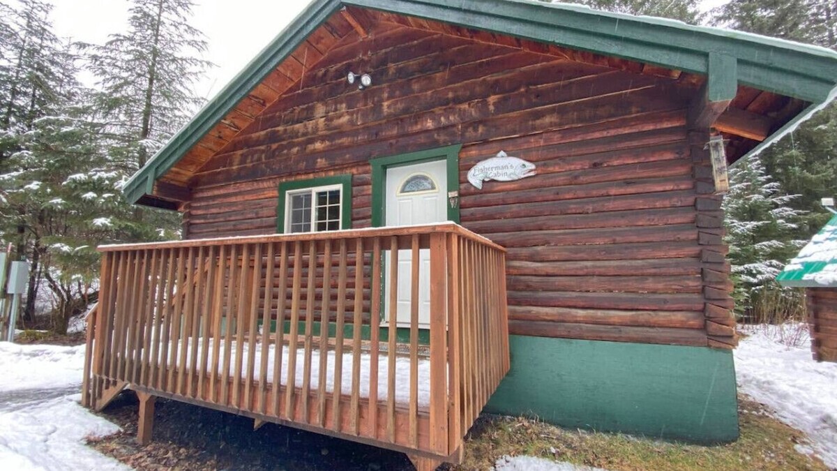 Bear Creek Cabin | Box Canyon Cabin "Fisherman's Cabin" - 3 bed, WIFI