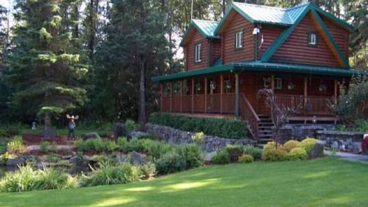 Bear Creek Cabin | Box Canyon "Moose Cabin"-4 bed, private bath, WIFI