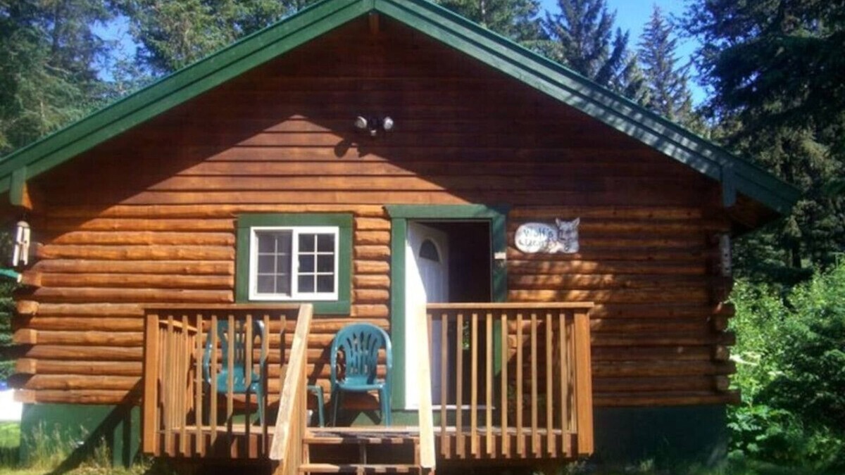 Bear Creek Cabin | Box Canyon "Wolf's Den Cabin" - 2 bed, WIFI