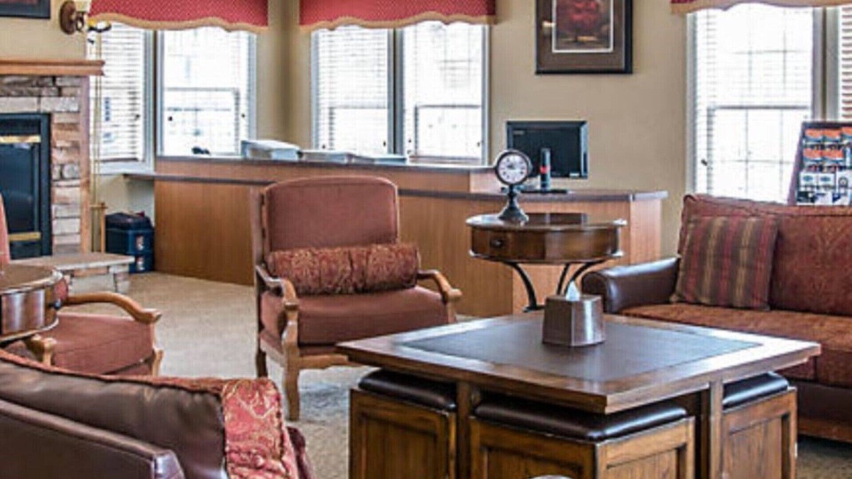 Boyne Falls Villa | Boyne Mountain- Prime location! 1 BR Full Kitchen Condo (B1)