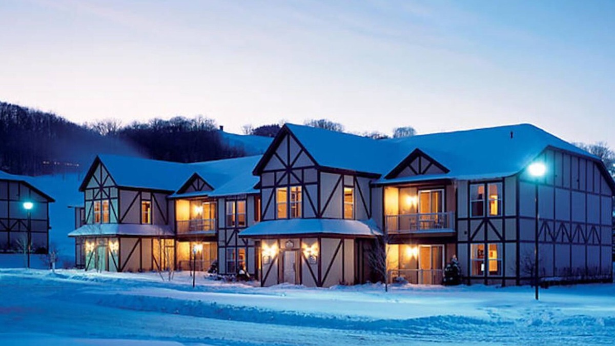 Boyne Falls Villa | Boyne Mountain Run Resort - sleeps 10 - 3BR, 3BA, 2 Kitchens!