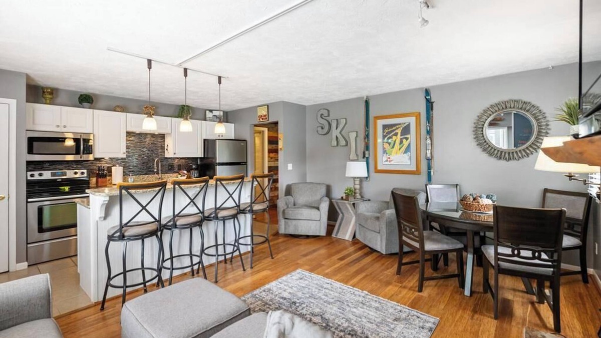 Boyne Falls Condo | Boyne Mountain Year Round Lodge sleeping 11