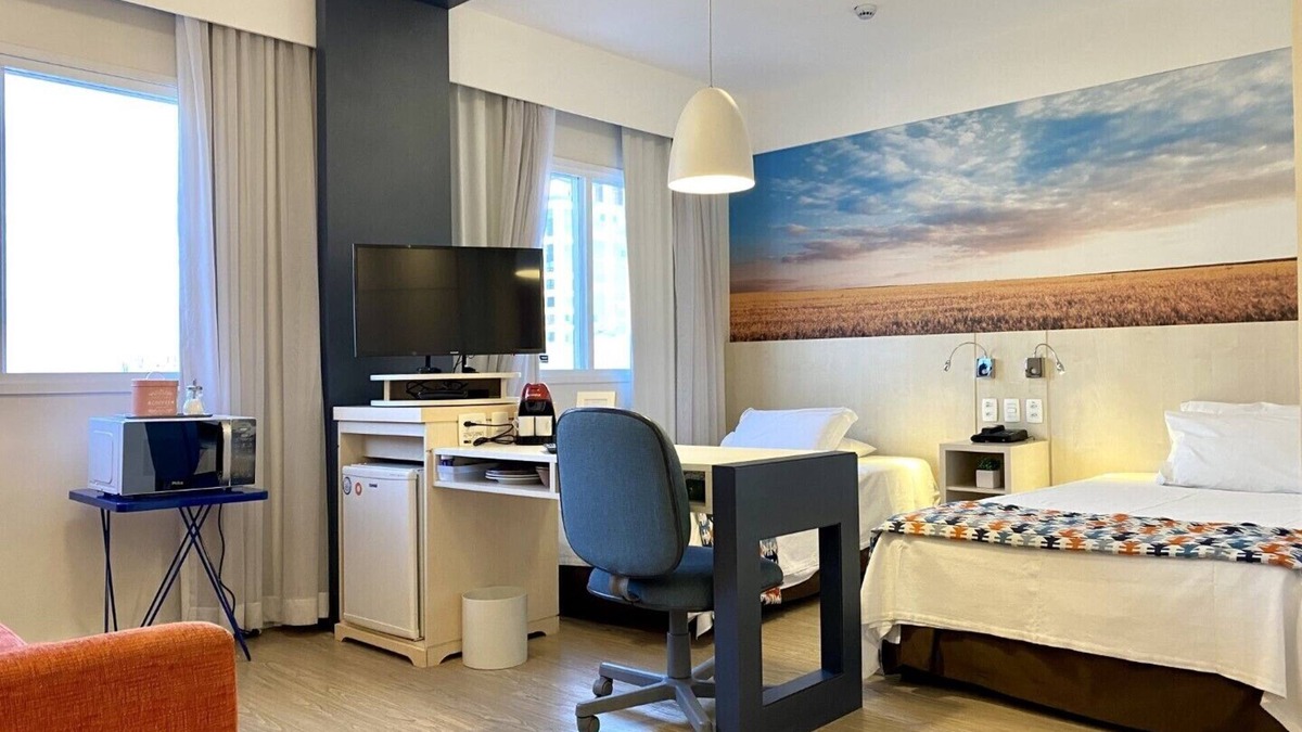 Alphaville Industrial Apartment | Beautiful Renovated Flat in Alphaville with wifi+1 space