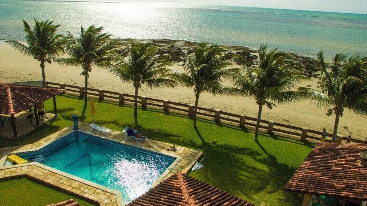Sao Luzia House | Spectacular Casa Beira Mar in front of the beach of Tabuba, Suitable for Events