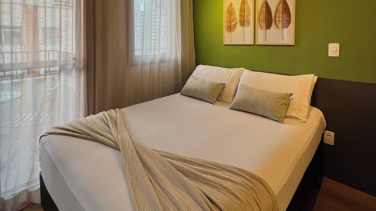 Sao Paulo Apartment | The Green Studio - 5 minutes from the American Consulate and Brooklin Metro