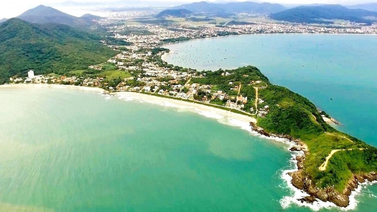 Praia da Armacao do Itapocoroi Apartment | Complete Apt with Kitchen in Linda Central Beach Armação (ap 06)