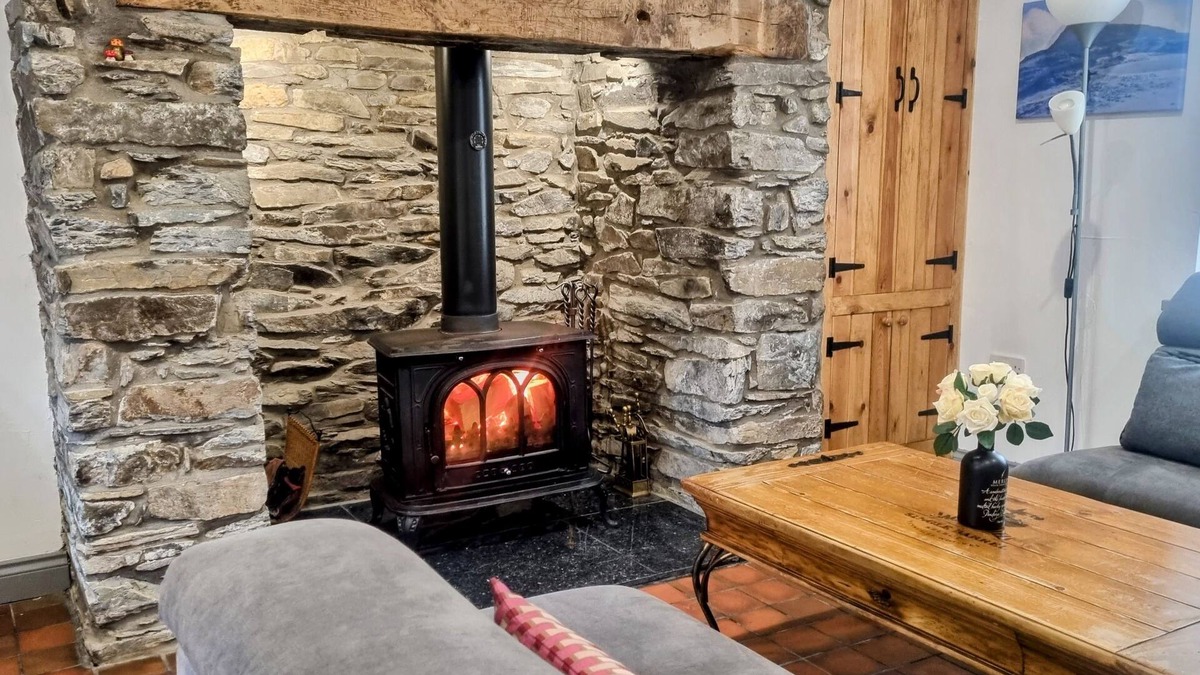 Bala Cottage | Brackendale - a holiday cottage that sleeps 11 guests in 4 bedrooms