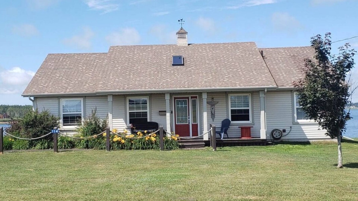 Brackley Beach House | Brackley Bay Beach House/Water Front/Location/Summer 2025