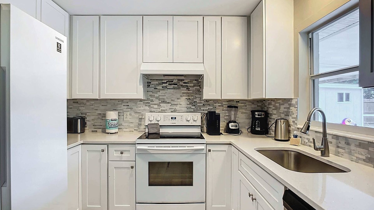 Bayshore Gardens House | Bradenton 5BR/2BA Home w/Pool & Mini Putt Putt