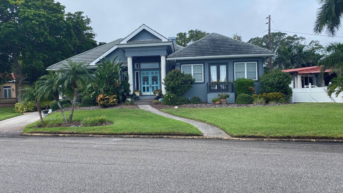 Bradenton House | Bradenton luxury waterfront 3-bedroom 3-bath home minutes from beaches.