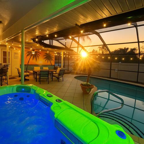Bradenton House | Bradenton Vacation Home with Heated Pool, Hot Tub & Game Room Near Anna Maria Island