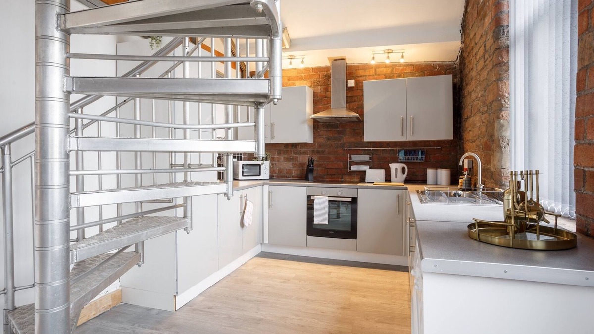 Bradford Apartment | Bradford: Broadgate Penthouse Duplex