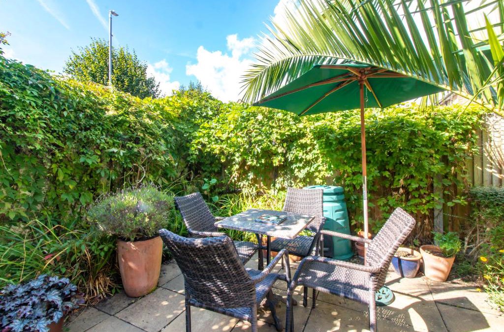 Folkestone House | Bradstone Garden Retreat With Own Entrance