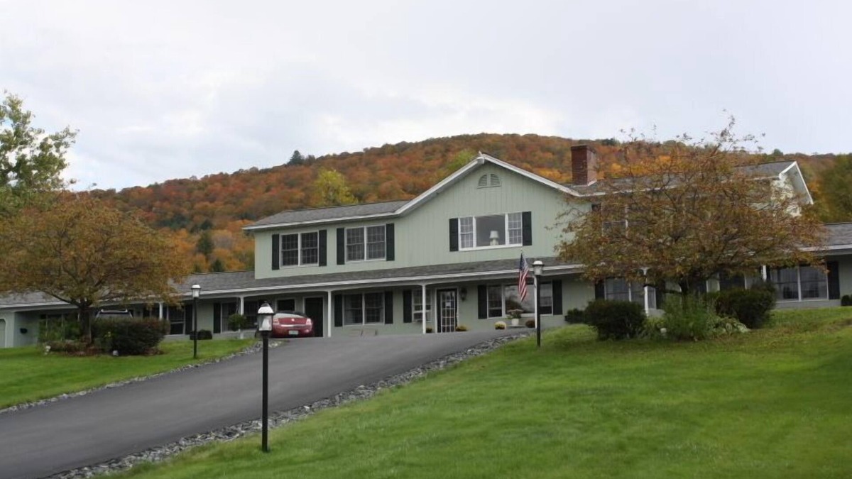 Woodstock Hotel | Braeside Lodging