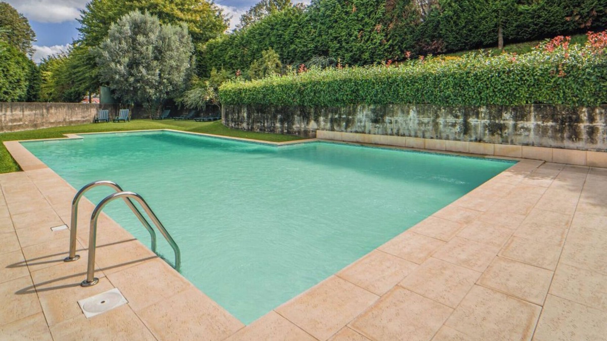 Portela Apartment | Braga exclusive flat with pool and gardens