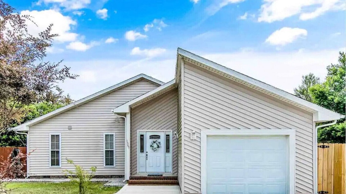 Westover House | Bragg Sunset Hideaway. 3BD/2.5BA, 1mile from Bragg