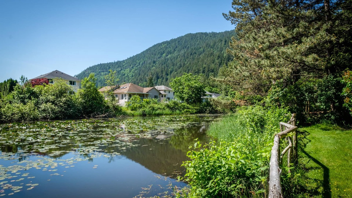 Harrison Hot Springs Hotel | Bramblebank Cottages