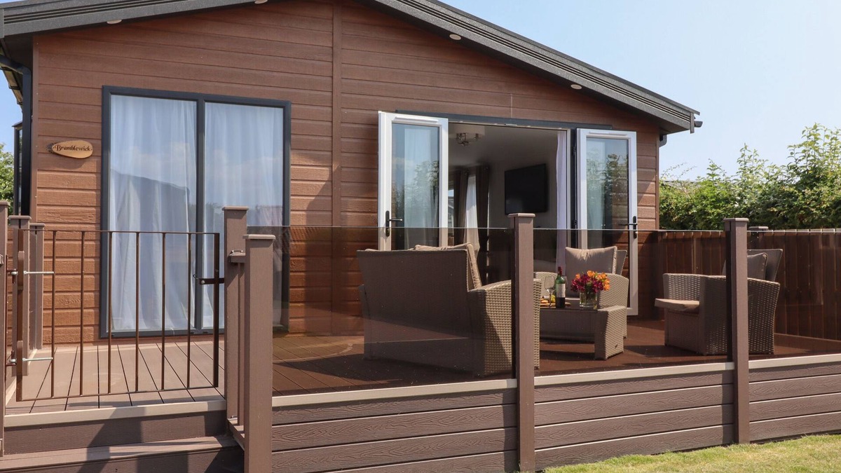 Runswick Bay Cottage | BRAMBLEWICK, pet friendly, with a garden in Staithes
