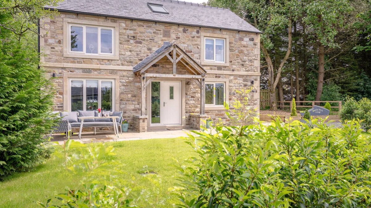 Whalley House | Bramley Brook Cottage 5 star Luxury