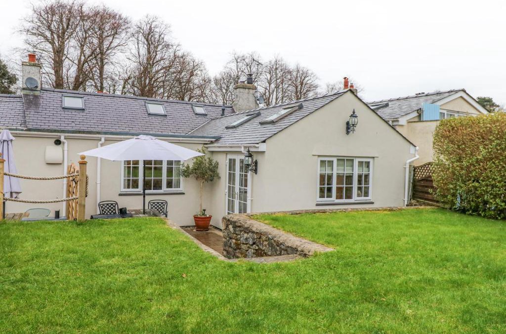 Beaumaris House | Bramley Cottage