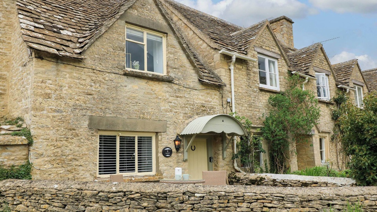 Chedworth House | BRAMLEY COTTAGE, pet friendly, with a garden in Cirencester
