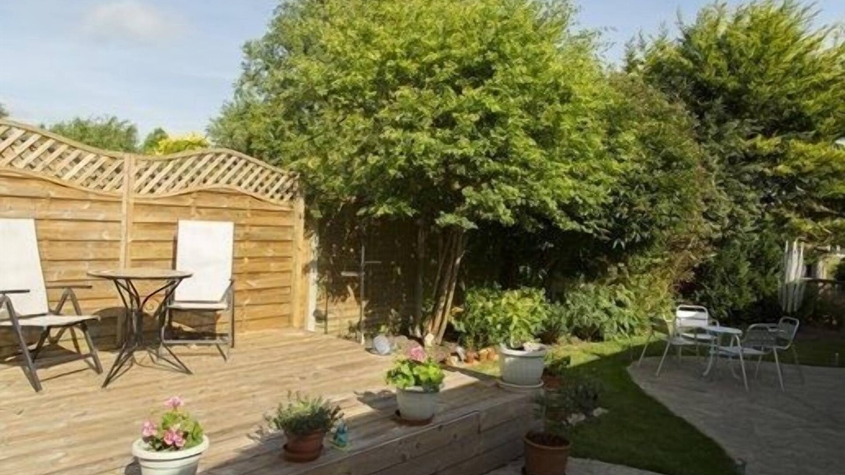 Poundbury Bed & Breakfast | Bramlies