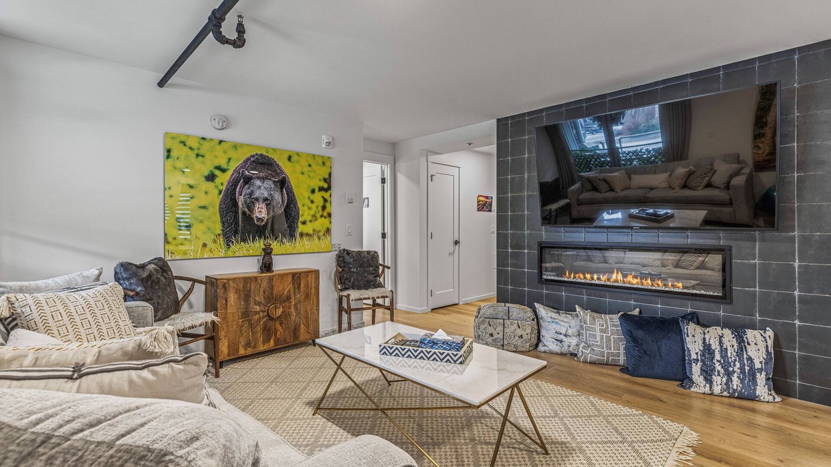 Cougar Creek Apartment | Brand New 15 ppl unit in Camore, w/Mountain View