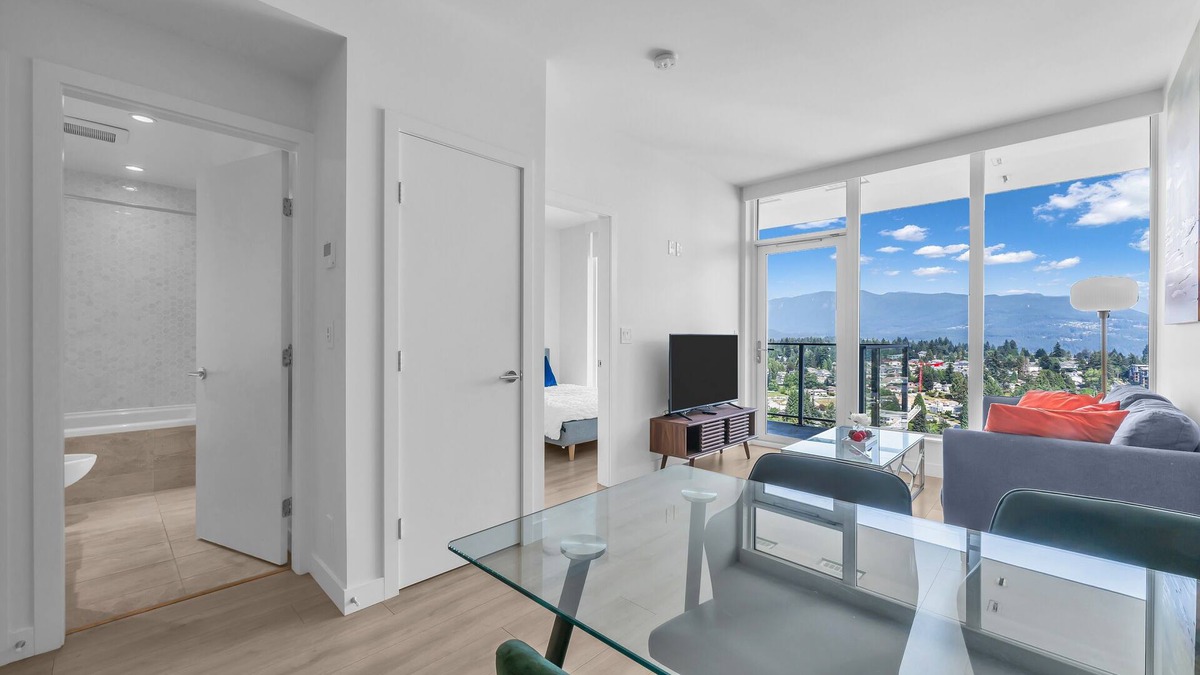 Coquitlam Apartment | Brand New 1B+1B Condo/Clark