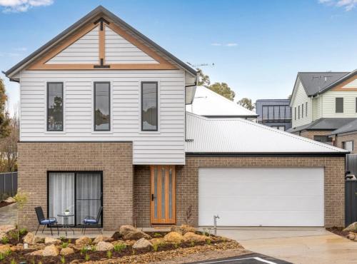 Beechworth House | Brand new 3 bed townhouse walk to town