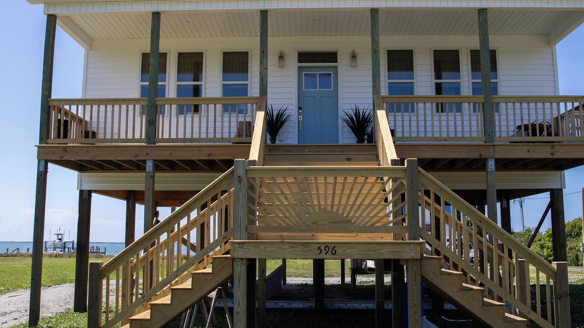 Harkers Island Cottage | Brand NEW 3 bedroom waterfront cottage on Harker's Island!