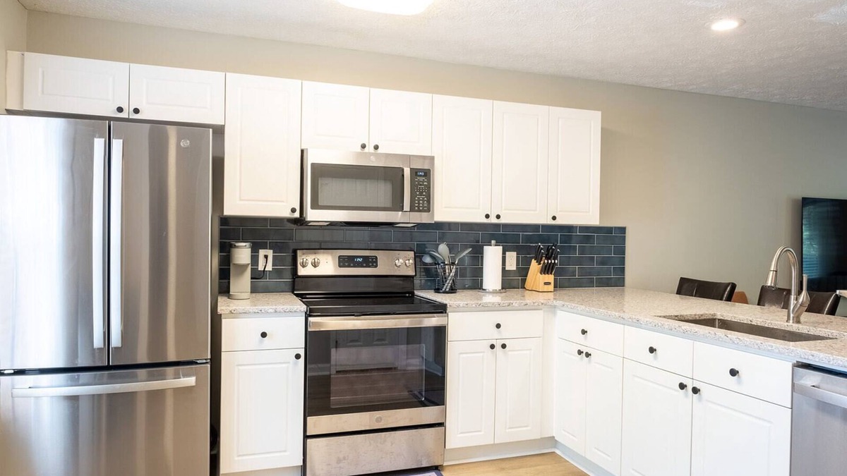 Auburn House | BRAND NEW! 3BD/3.5BA Auburn Townhome Near Campus