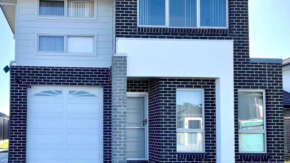 Leppington House | Brand new 5 BDRS 3 BATHS house with Netflix3 mins to Coles