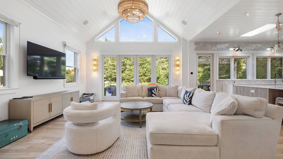 Water Mill House | BRAND NEW 7BR7BA Southampton Estate - Heated Salt Pool, Mins to Beach & Town