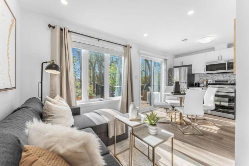 Niagara Falls Apartment | BRAND NEW and Stylish 2BR Suite With Sofa Bed, Located 7 Mins From Niagara Falls and can Sleep 6 Guests