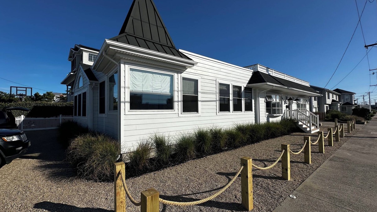 Surf City House | Brand new! Beautiful new home ocean block in the heart of Surf City.