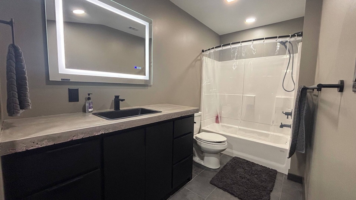 Lakeview  Jefferson County House | Brand new bedroom for rent in quiet country setting