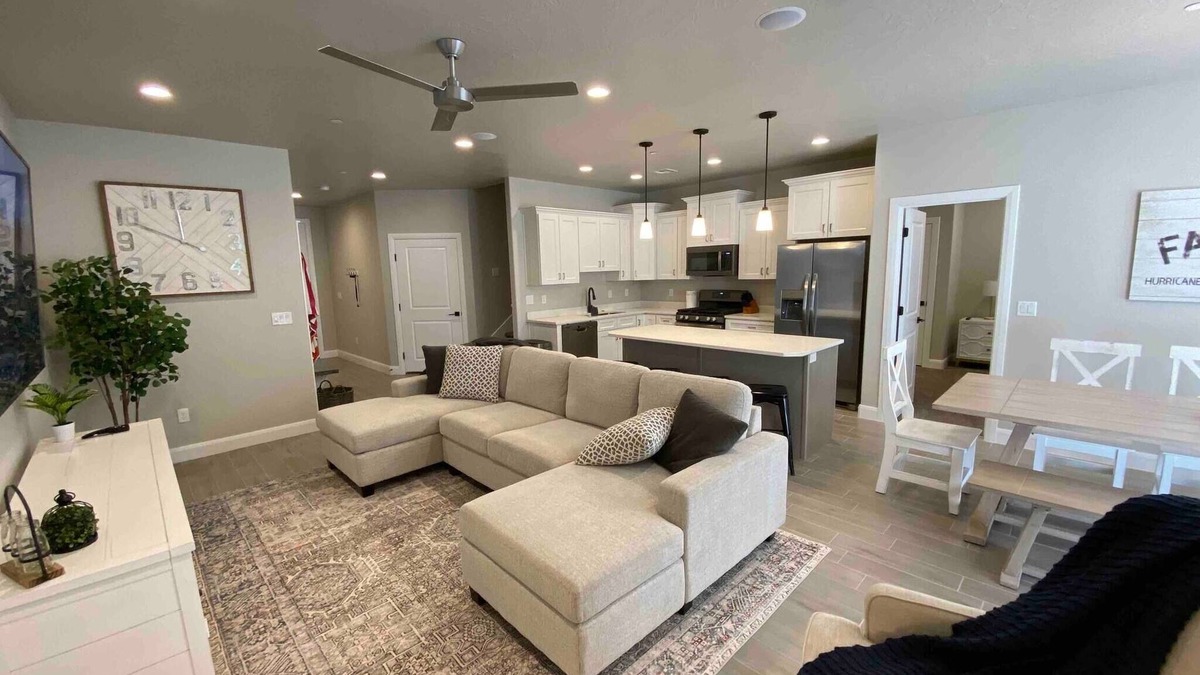 Hurricane Hotel | Brand new build 4B/3.5B in Zions Village w/Hot Tub
