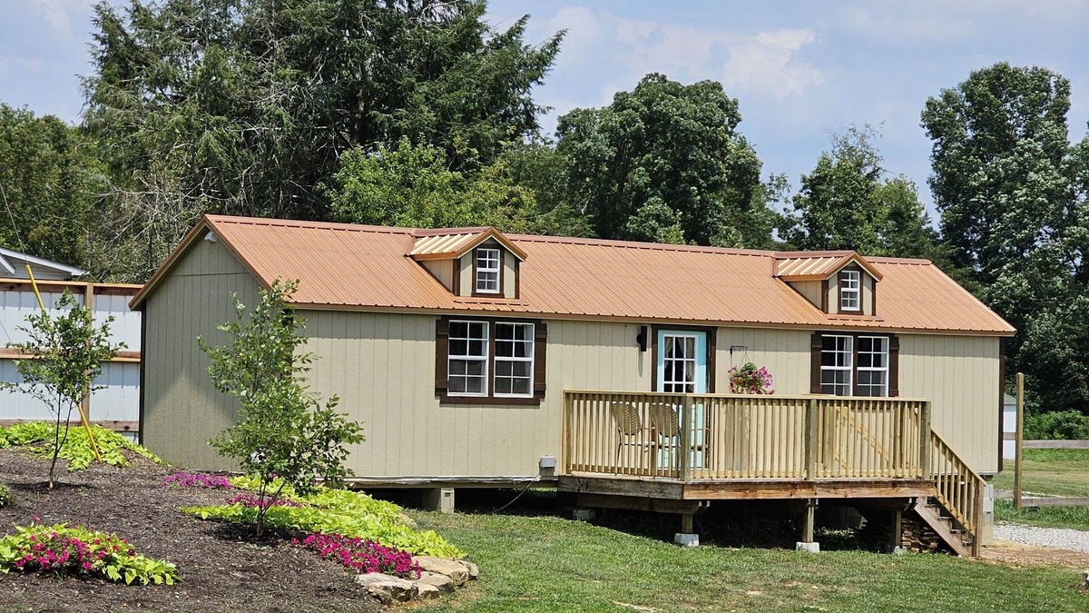 London Cabin | Brand new cabin! Close to everything! Located on our 9 acre farm.