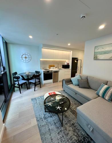 Te Aro Apartment | Brand New CBD High Rise 1 Bed With Ocean View on the Doorstep of Courtenay Place