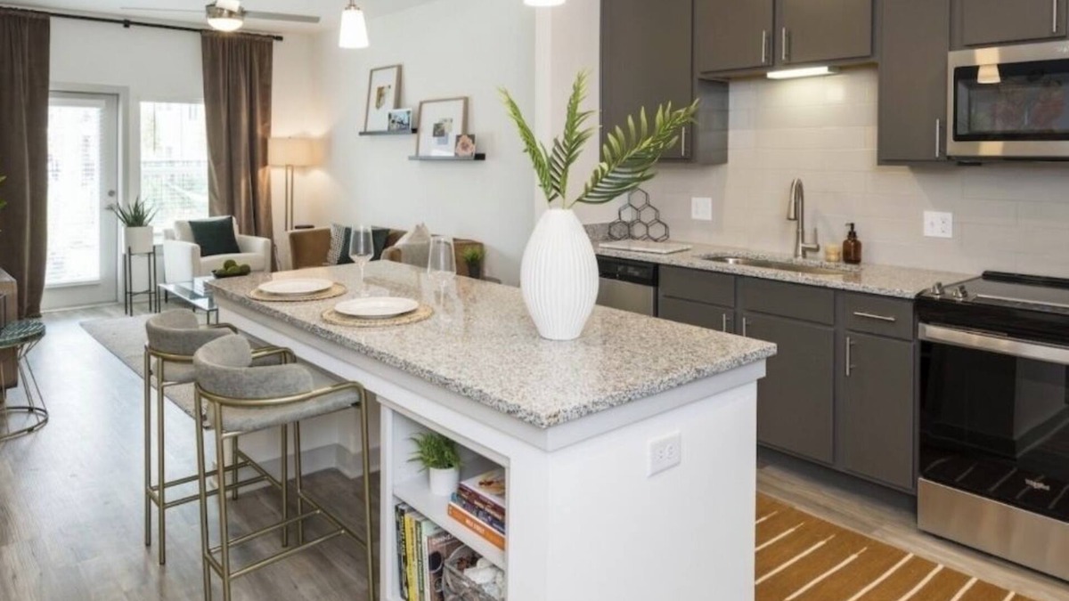 Summerville Apartment | Brand New Charming 1BD/1BA Free WIFi/Parking