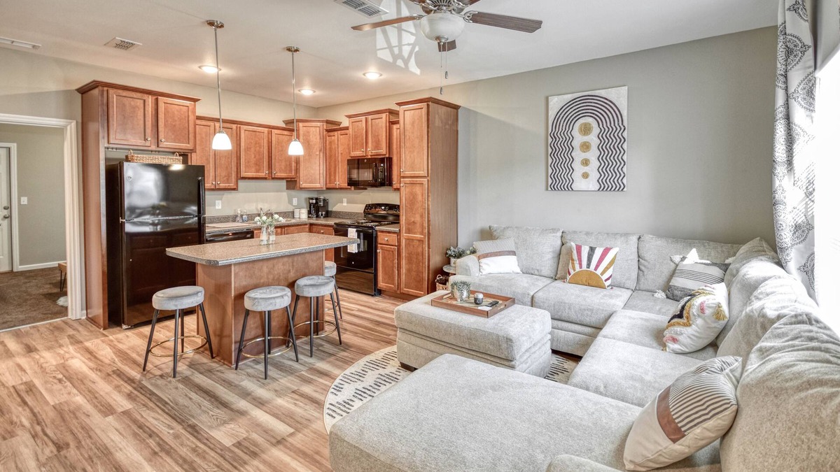 Tallahassee Condo | Brand new chic condo minutes from FSU/TCC/FAMU!