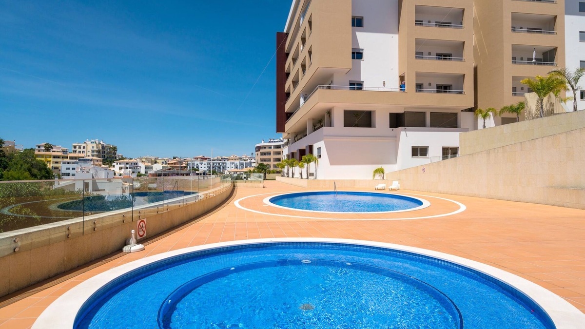 Lagos Condo | Brand New Condo in a quite area only ten minutes from Marina and Town Centre