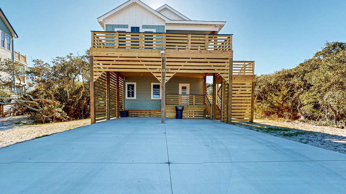Avon House | Brand New Downstairs Duplex in Avon, NC with Wifi and a short walk to the Beach